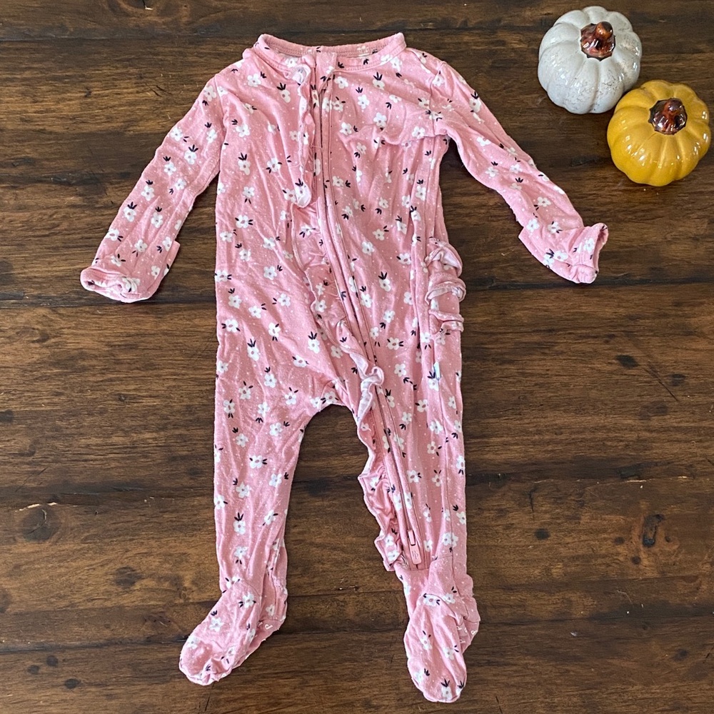 🌺 Posh Peanut Flower Print Ruffle Footie Pajamas 🩷